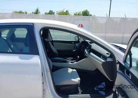 2021 Kia K5 Lxs из США, поврежденный, VIN 5XXG14J28MG027809